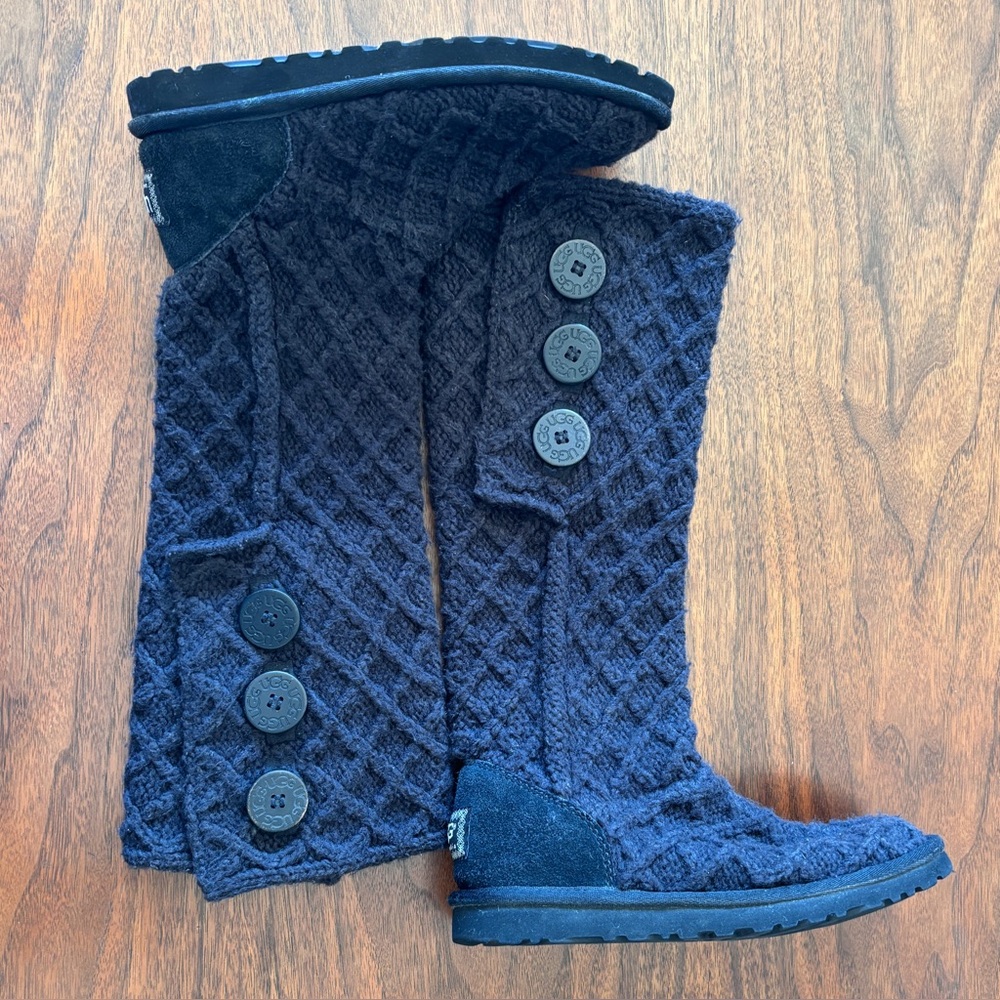 Ugg Sweater Boots in Black Sz 6